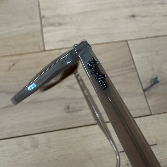 *NWOT* Ray-Ban RB4305 Polarized Rx Sunglasses - Picture 9 of 10